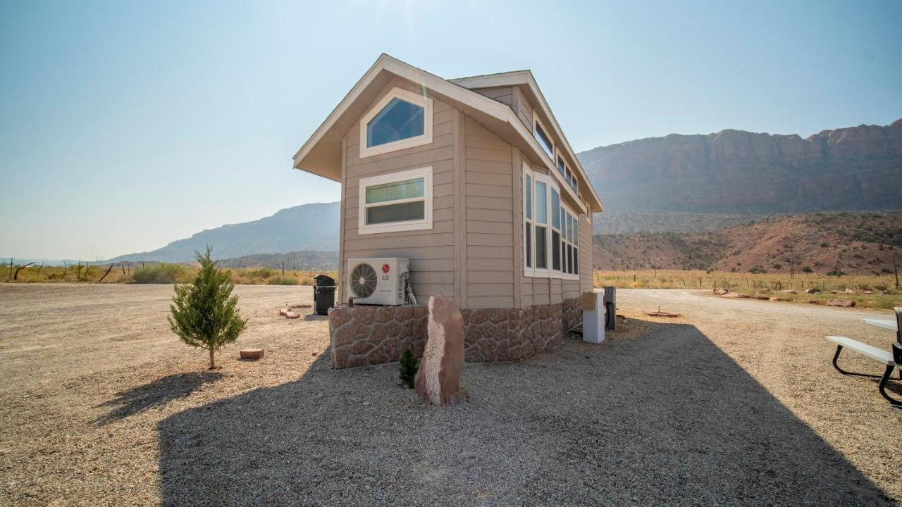 Funstays Glamping Tiny House W Large Loft Site 8 モアブ エクステリア 写真